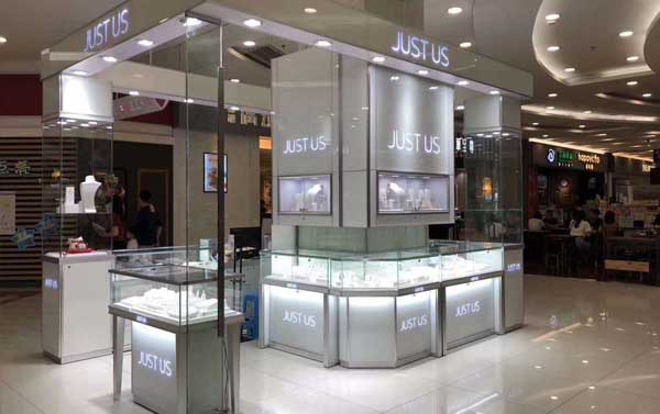 玻璃展示柜定做鴻鈦有著16年的經驗