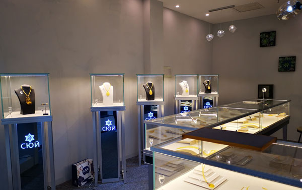 高檔圓弧玻璃罩珠寶展柜的制作應注重細節