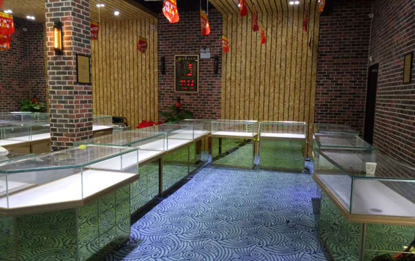 珠寶展示柜臺(tái)廠家怎樣選擇更加可靠？